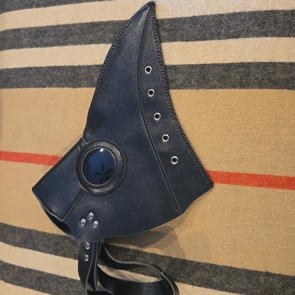 Plague Doctor Black Bird Mask  NWOT - Picture 3 of 3